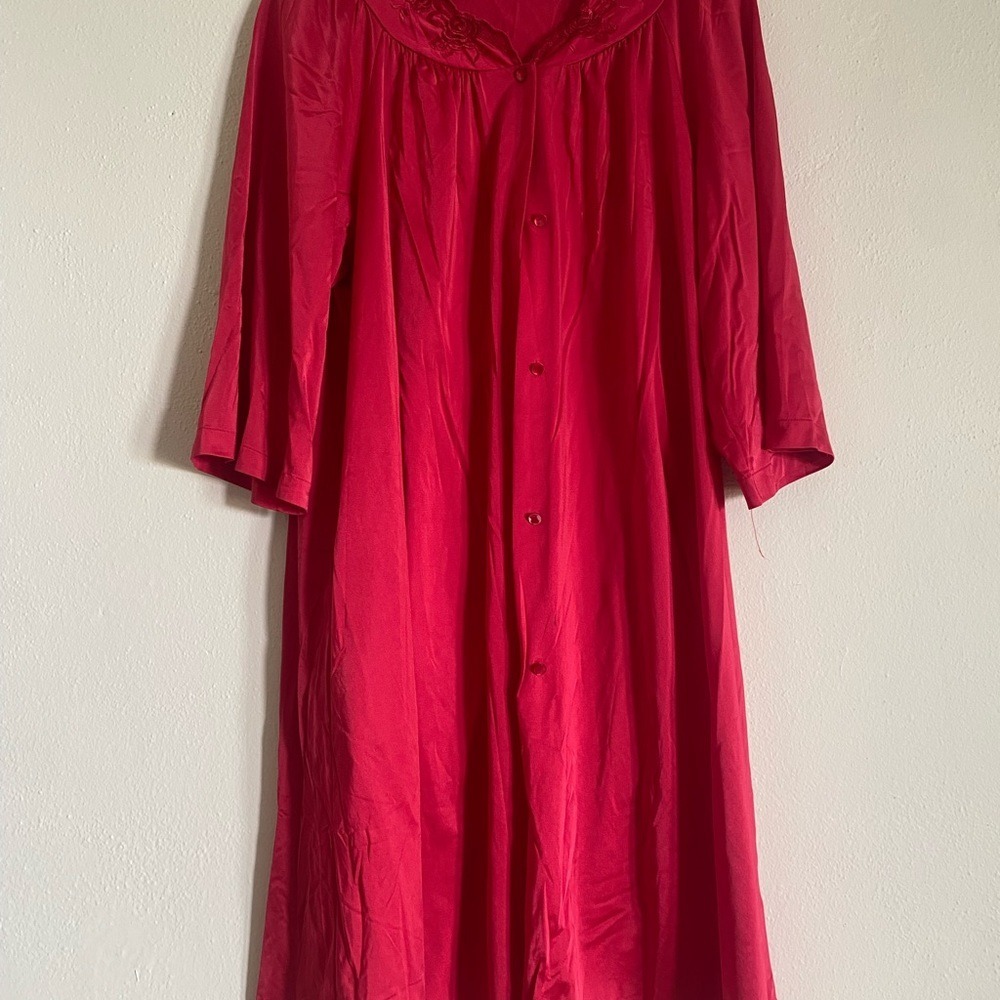 Vintage ShadowLine Red Button Up Robe - Picture 6 of 8